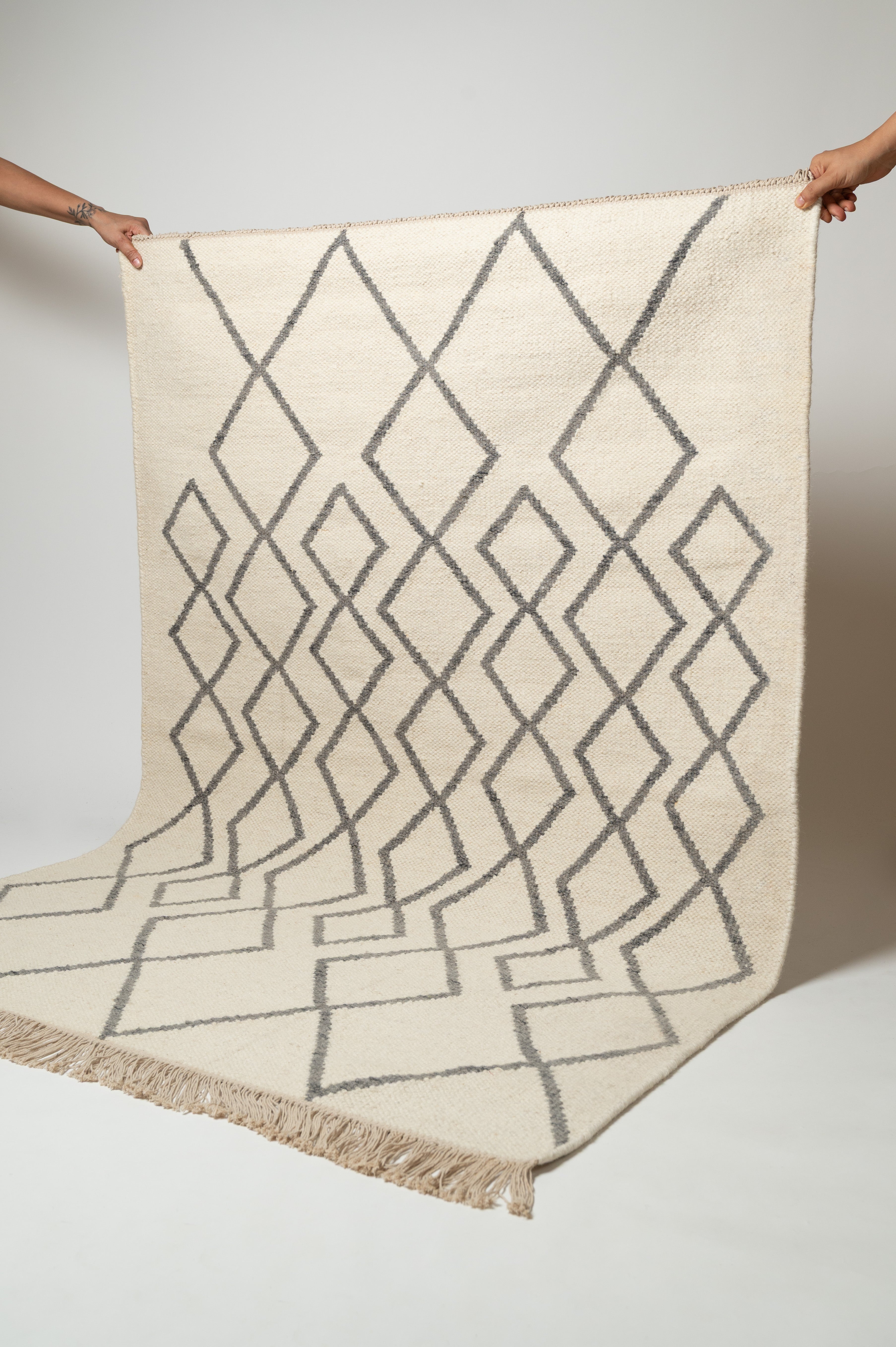 Dhoosar Jaal Rug