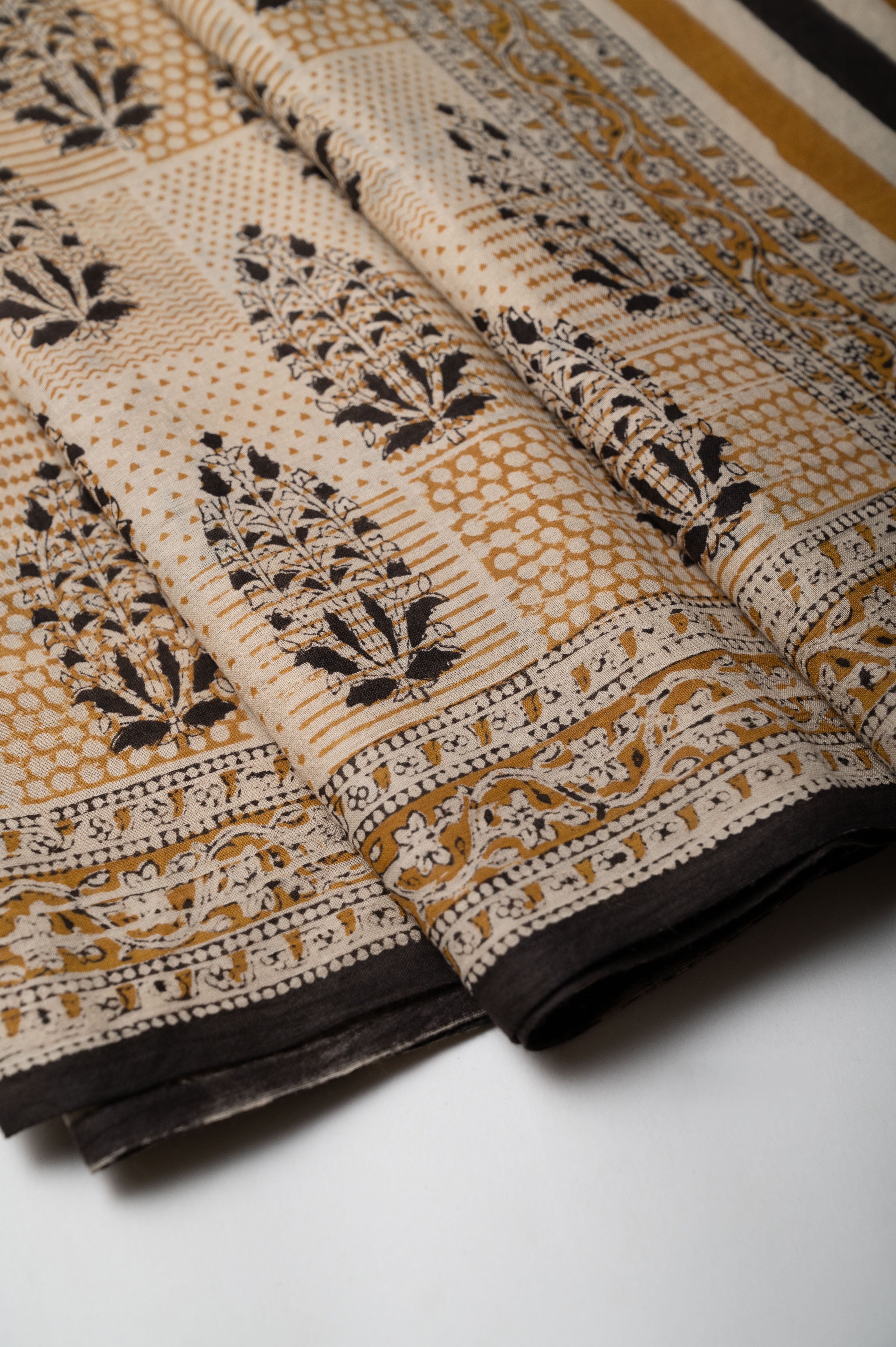 Kanak Boota Mul Cotton Sari
