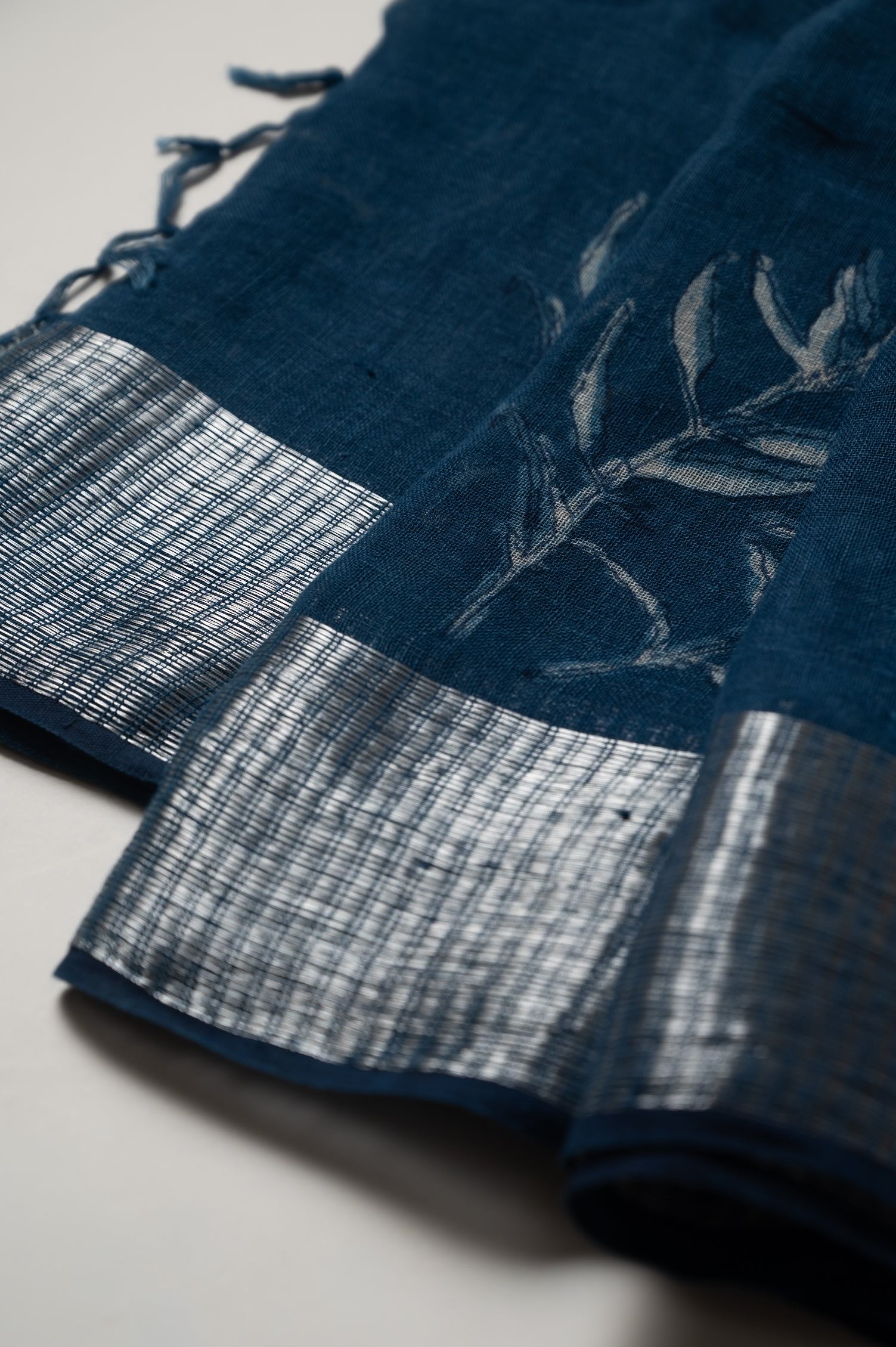 Neel Dhaara Linen Sari