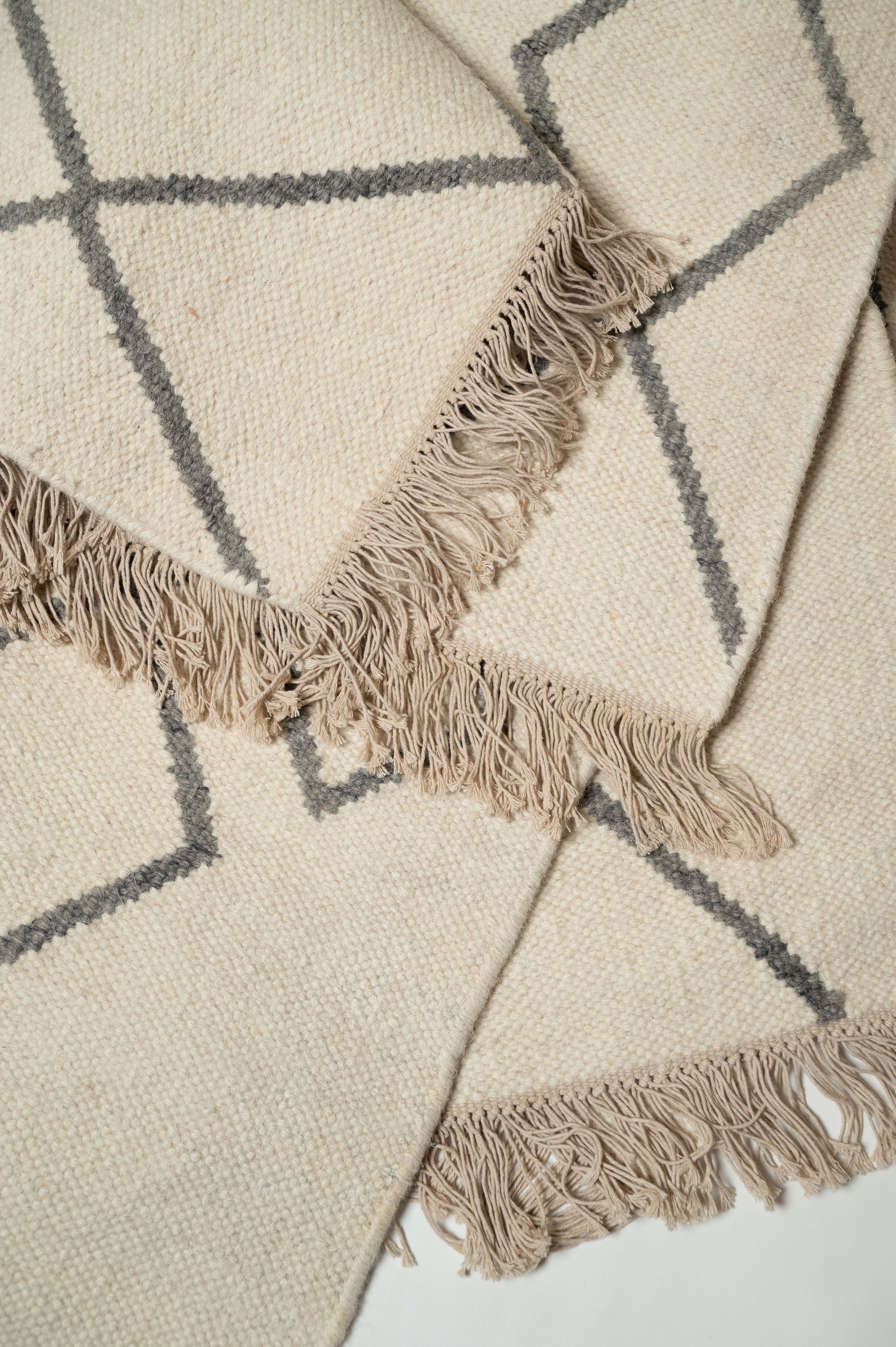 Dhoosar Jaal Rug