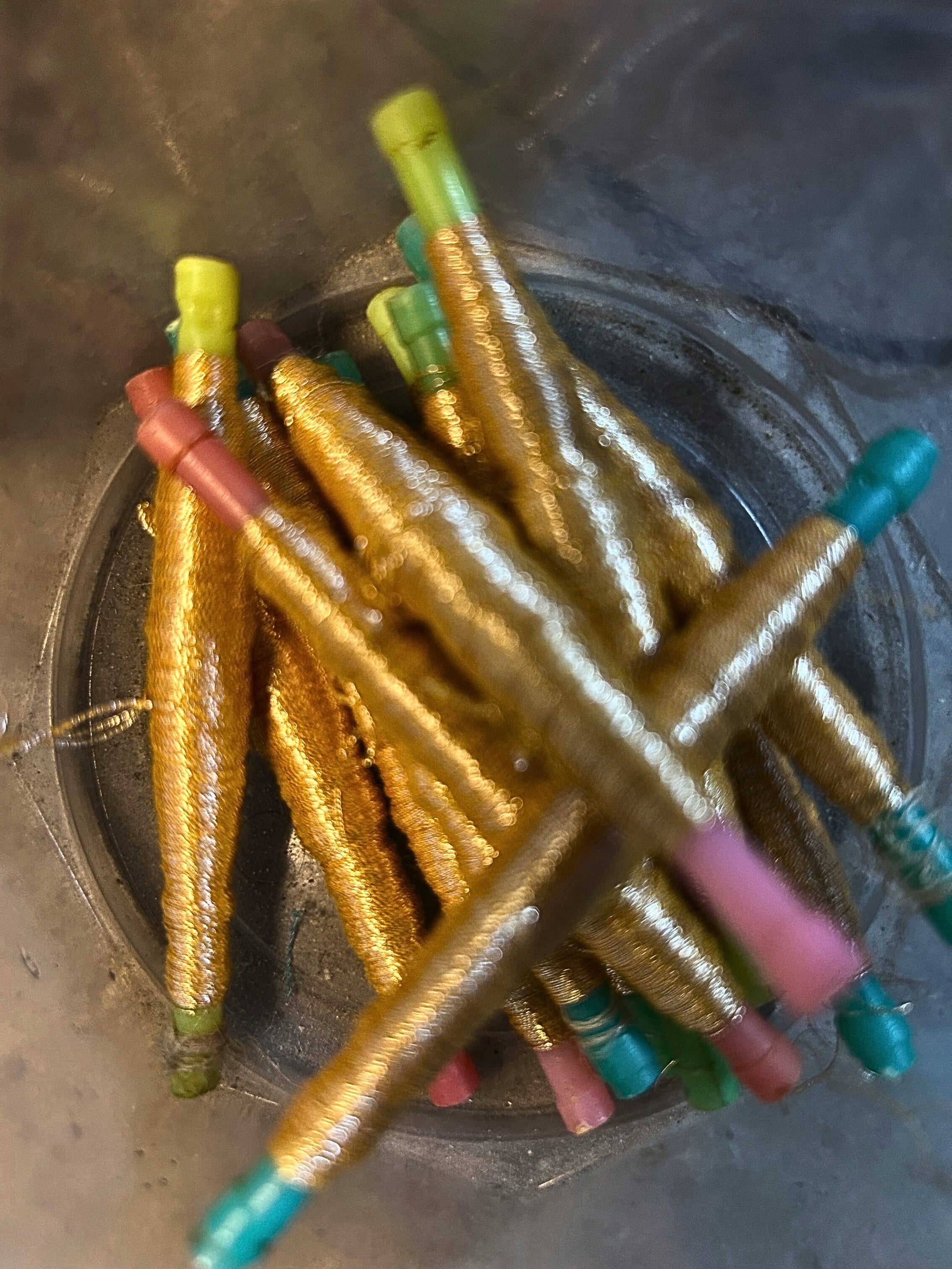 Alfi and Tilfi: The Tension of Metallic Threads