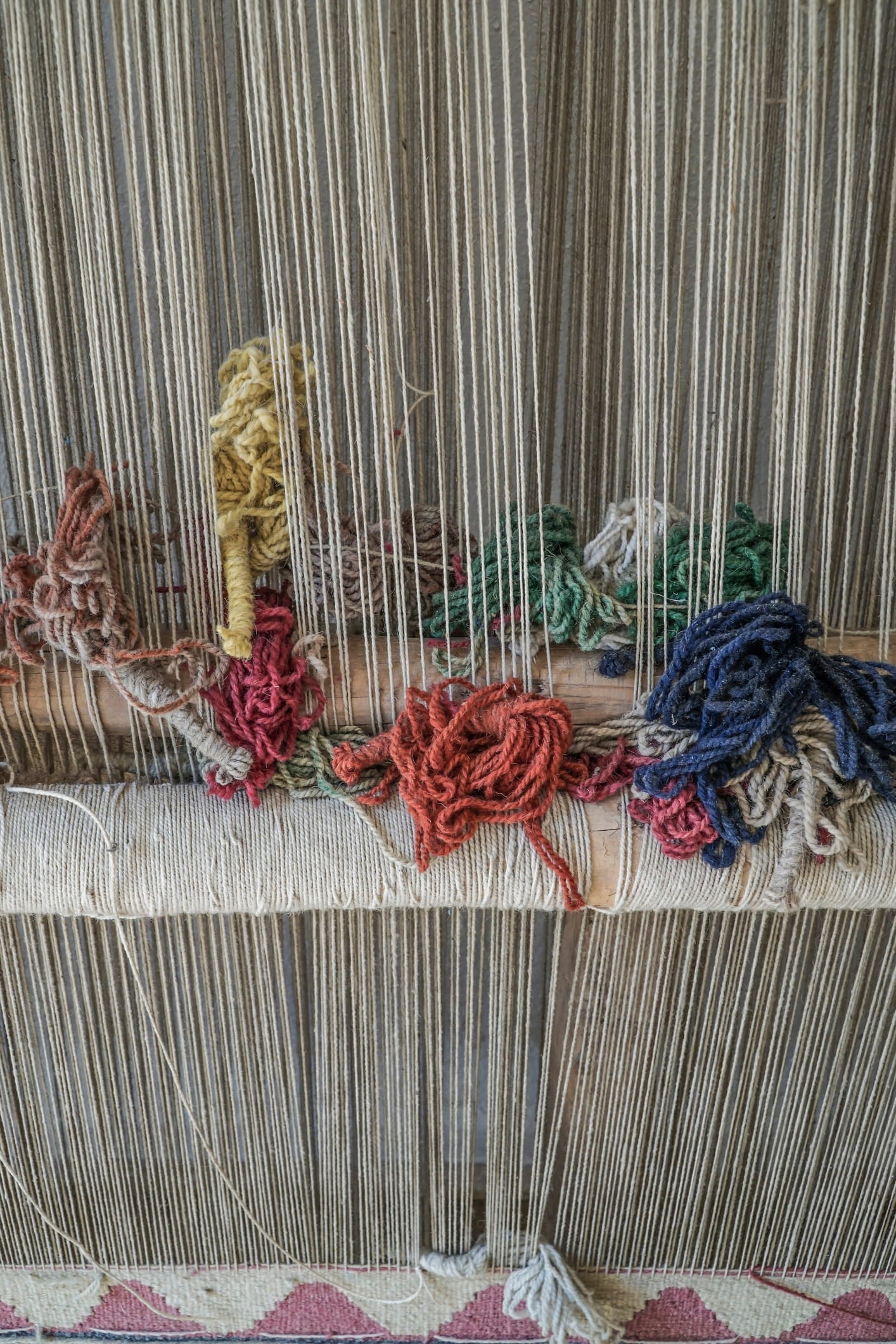 Kilim: The Geometry of the Interlocking Weft