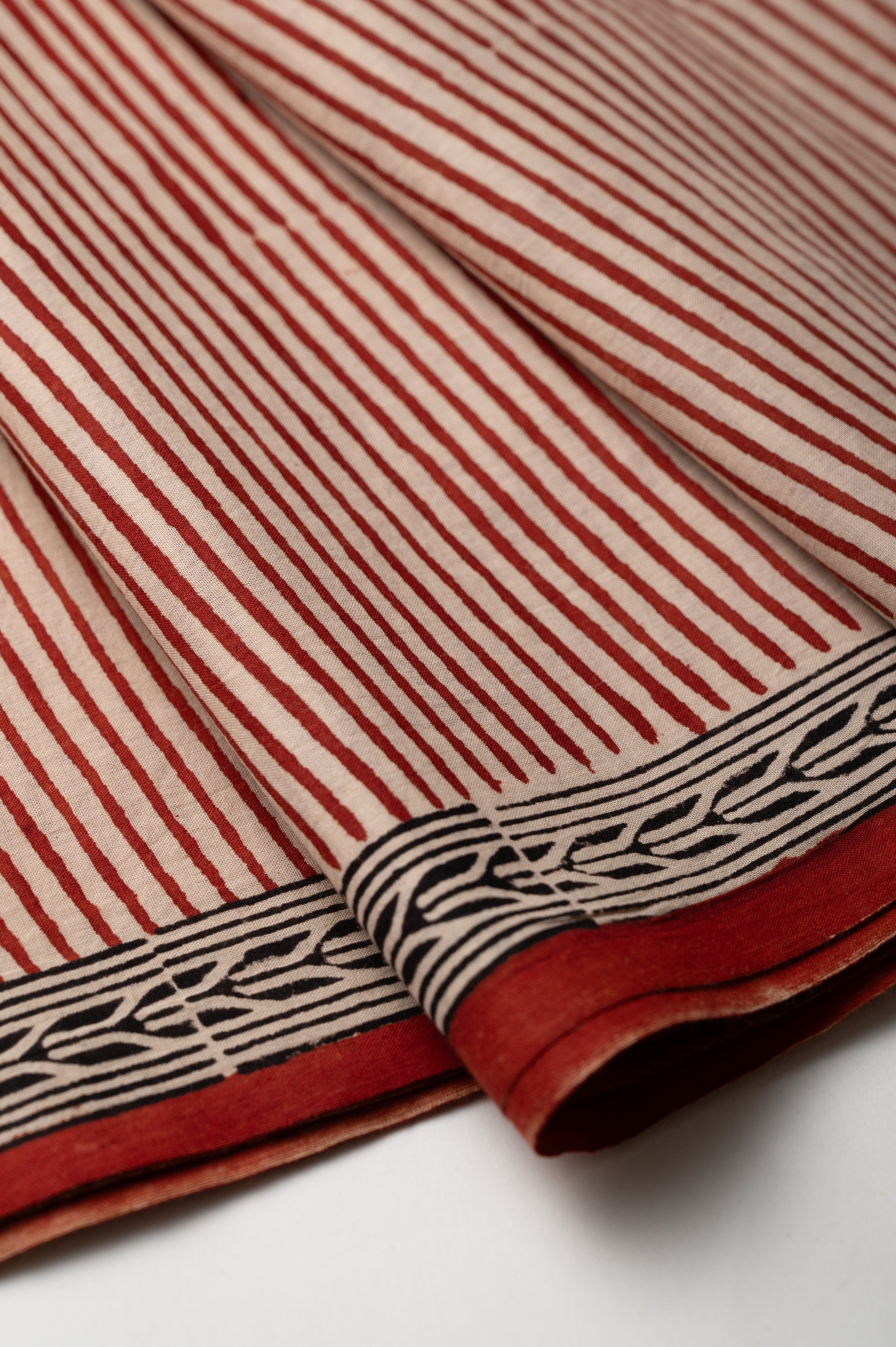 Laal Pakhi Mul Cotton Sari