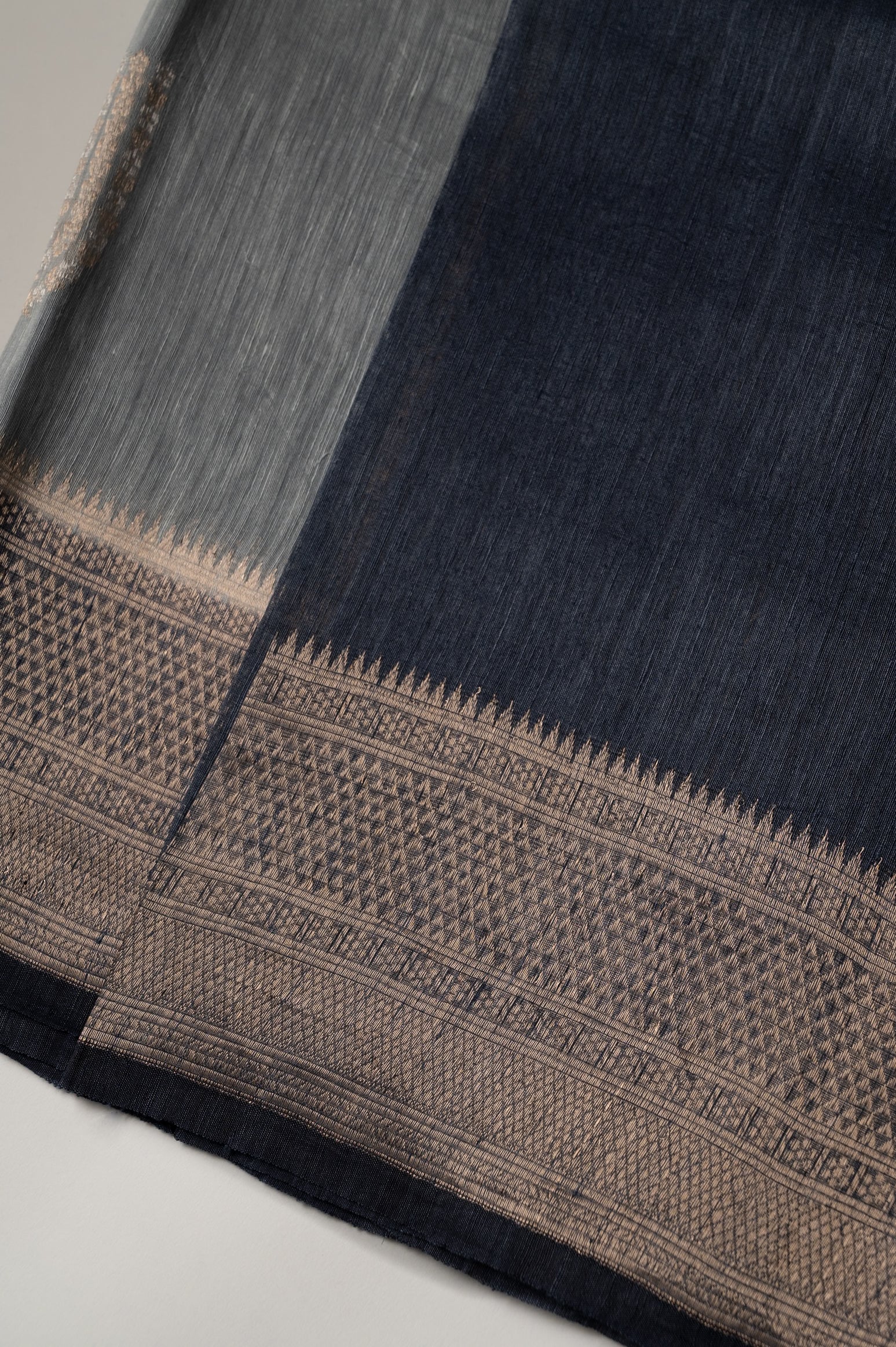 Aasman Linen Zari Sari