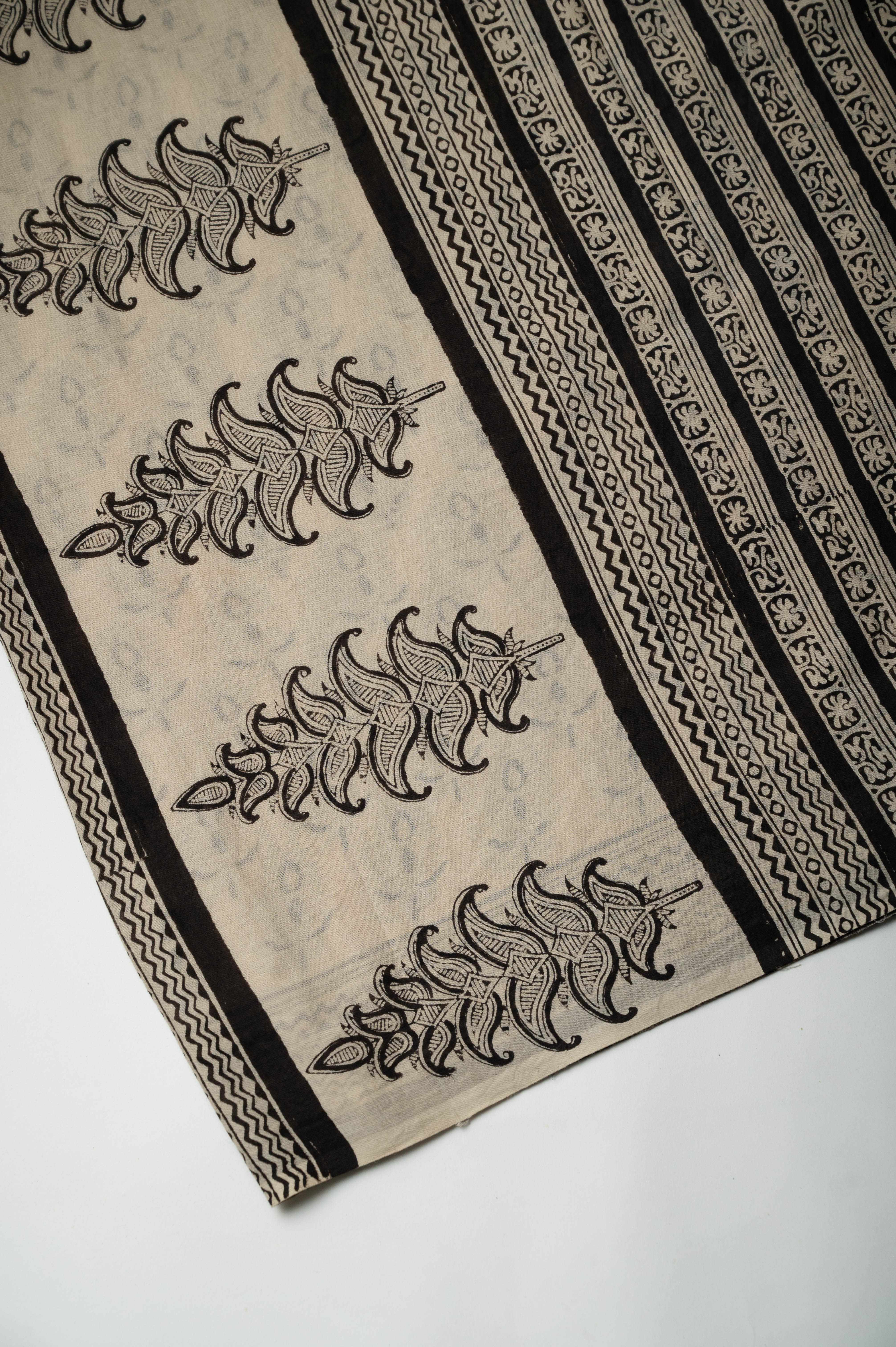 Kaal Booti Mul Cotton Sari