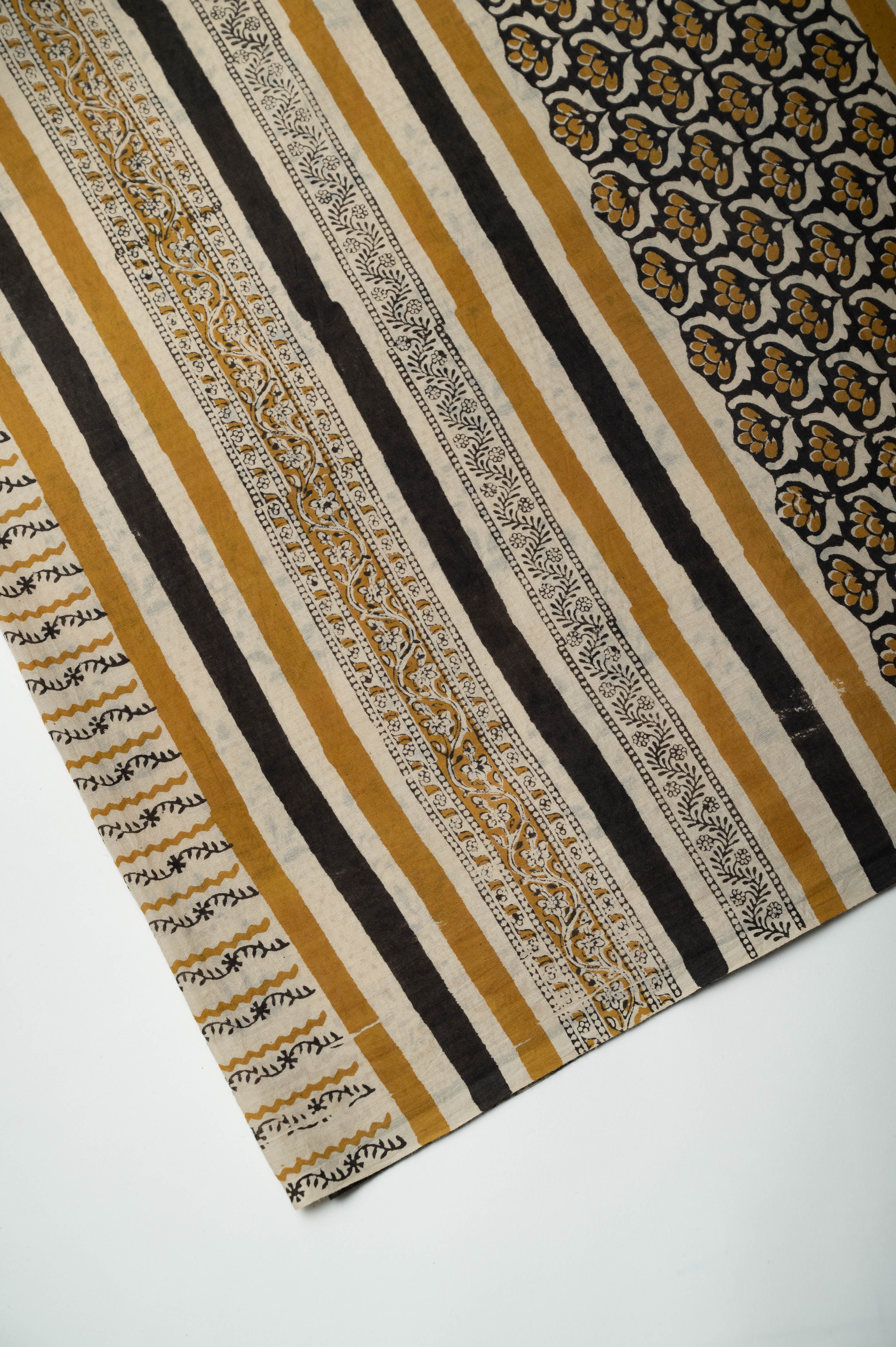 Kanak Boota Mul Cotton Sari