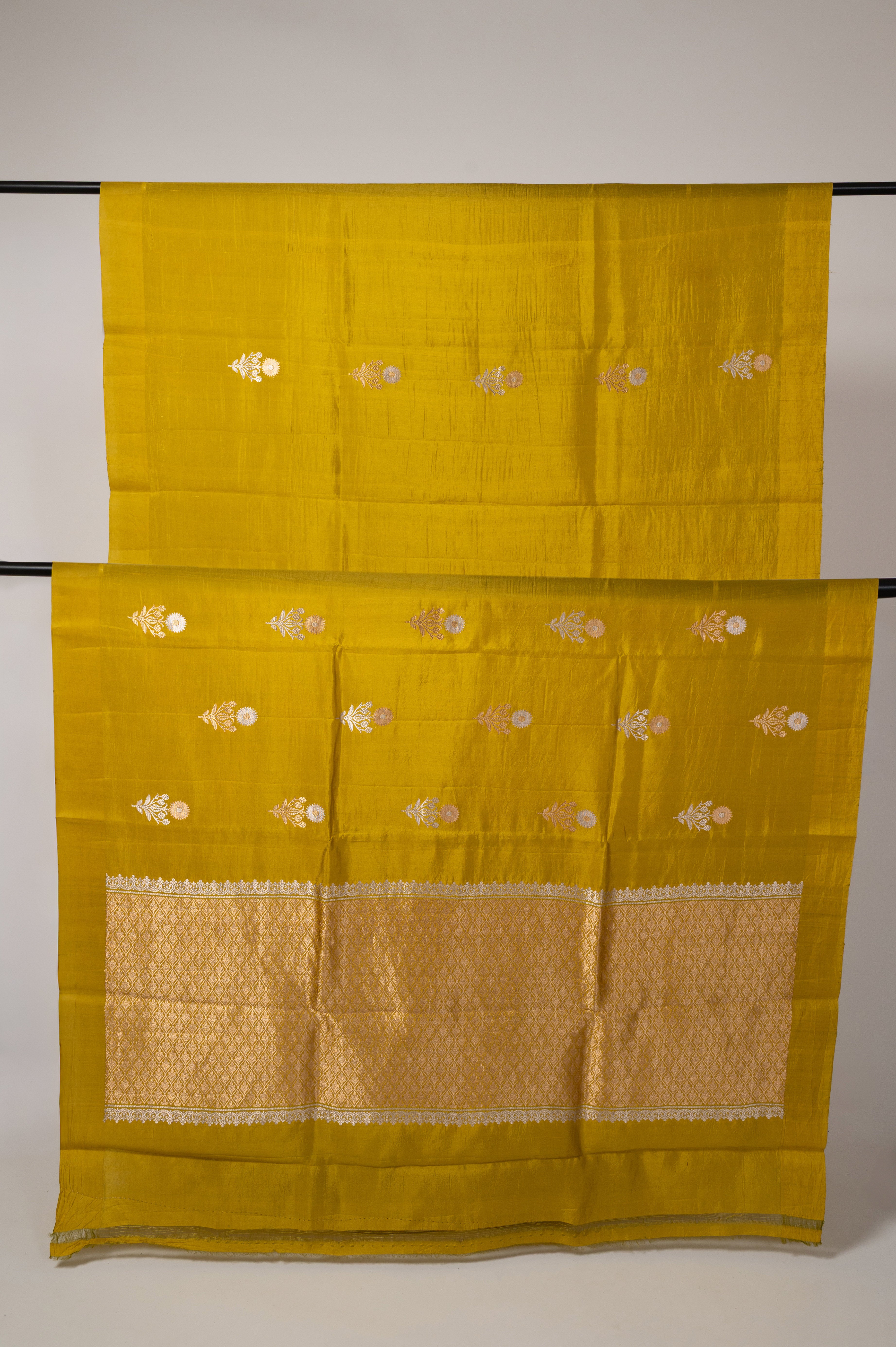 Pīta Sona-Rupa Kadwa Silk Sari